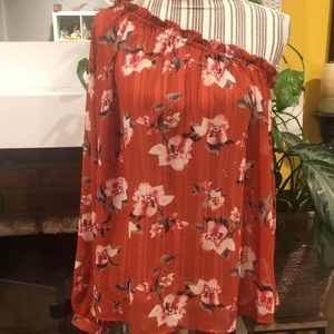 RO & DE One shoulder floral top